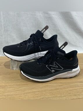 New Balance Fresh Foam X 860v13 Youth Size 5 Black Running Shoes